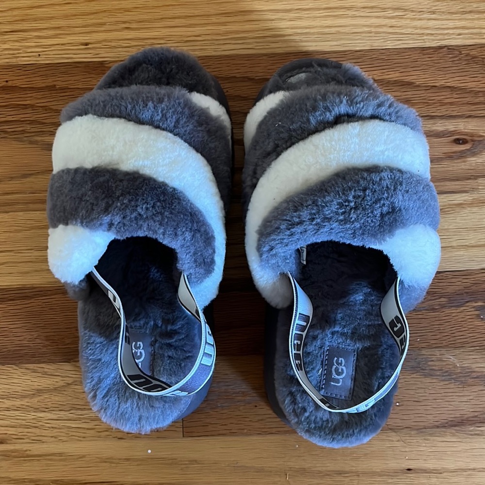 UGG PLATFORM SLIPPERS